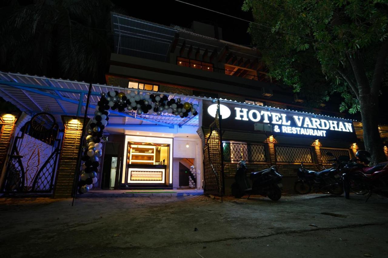 Hotel Vardhan Silvassa Exteriör bild