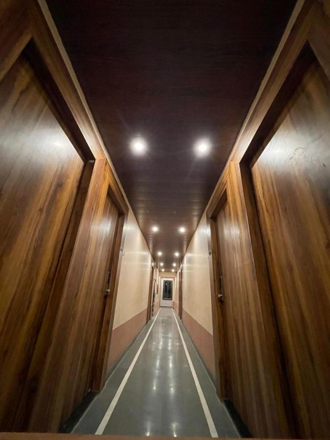 Hotel Vardhan Silvassa Exteriör bild