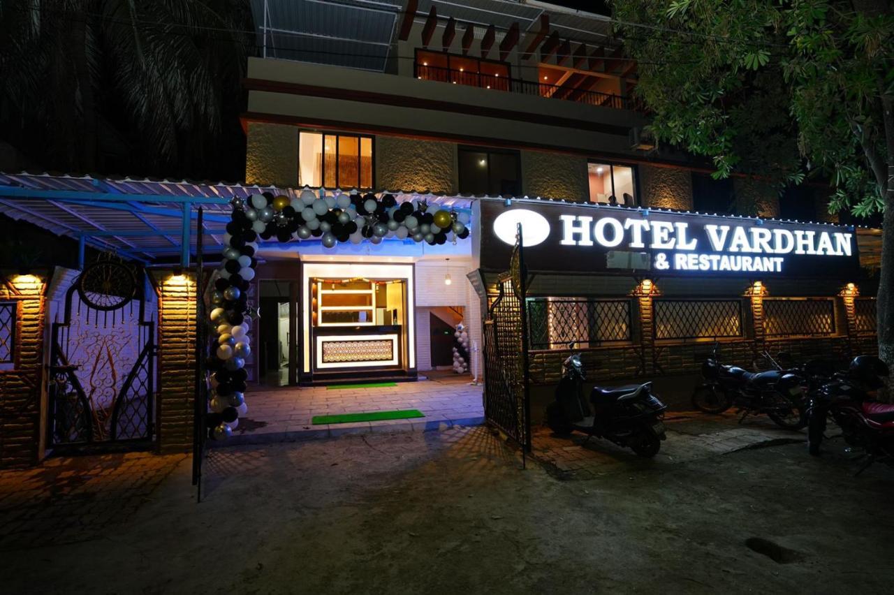 Hotel Vardhan Silvassa Exteriör bild